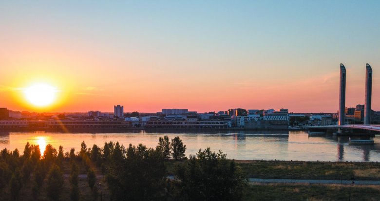 Achat / Vente programme immobilier neuf Bordeaux quartier Bastide-Brazza rives de la Garonne (33000) - Réf. 8473