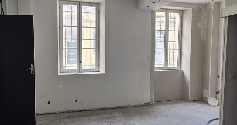 Achat / Vente programme immobilier neuf Bordeaux réhabilitation investissement locatif Saint-Seurin (33000) - Réf. 13254